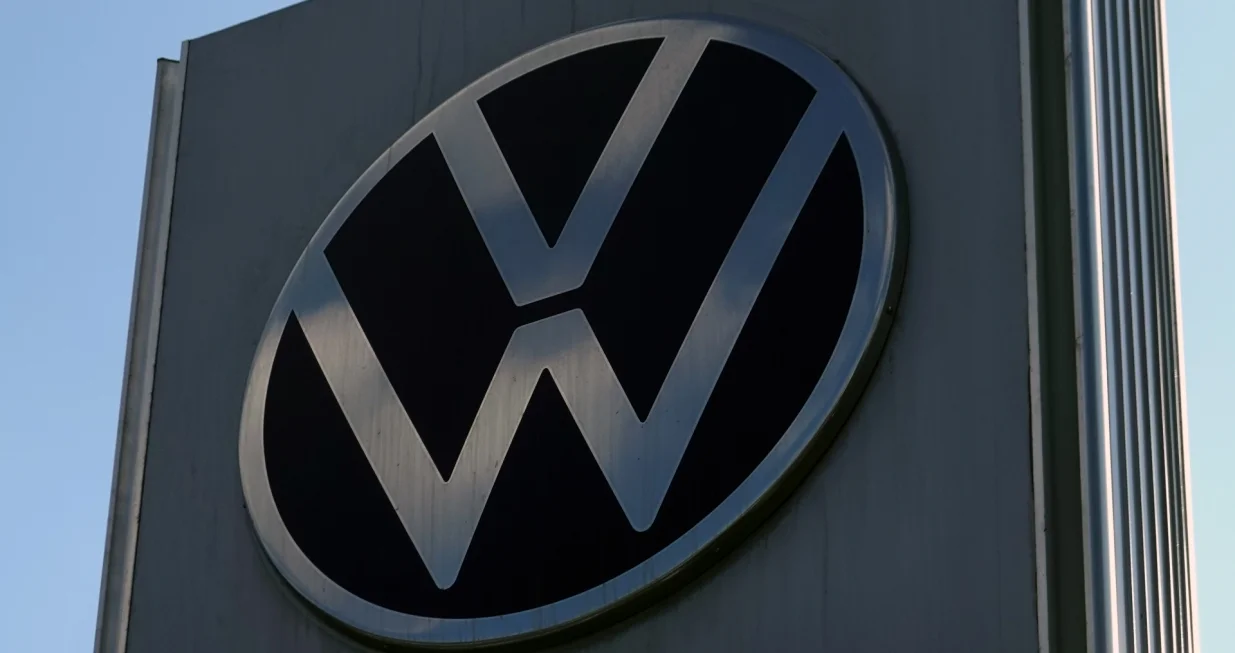 epa09828795 A view of the logo of Volkswagen at a car show room in Moscow Russia, 16 March 2022. On 24 February Russian troops had entered Ukrainian territory in what the Russian president declared a 'special military operation', resulting in fighting and destruction in the country, a huge flow of refugees, and multiple sanctions against Russia. As the result of sanctions imposed by the West on Russia, a number of automakers, including Volvo, BMW, Jaguar, Land Rover, Mercedes-Benz, Toyota, Mazda and others, have announced the suspension or limitation of their business in Russia, which had a significant impact on the Russian car market. EPA/MAXIM SHIPENKOV/Maxim Shipenkov