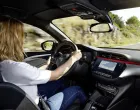 Opel CorsaNjemačka javnost i dalje je skeptična prema električnim automobilima. Podaci najnovijih istraživanja javnog mnjenja ne idu u prilog tranziciji sa klasičnih pogonskih rje&scaron;enja na električna, jer ih većina kupaca ne želi&hellip;&nbsp;adfhadfhad/