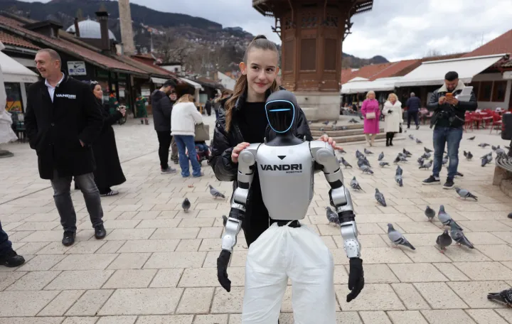 Humanoidni robot Roby Vandri Roboticsa odu&scaron;evio na Ba&scaron;čar&scaron;iji/Senad Gubelić