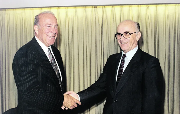 U New Yorku, sa Georgeom Shultzom, državnim sekretarom SAD-a, 1987. IZ PRIVATNOG ALBUMA/
