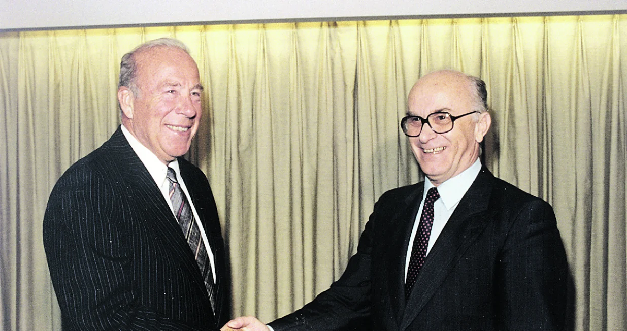 U New Yorku, sa Georgeom Shultzom, državnim sekretarom SAD-a, 1987. IZ PRIVATNOG ALBUMA/