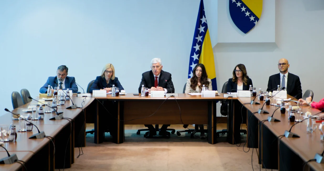 Kafa sa Čovićem: preuzimanje predsjedavajućeg/Damir Deljo