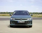 The new Passat Elegance in the colour Mariposit Green Metallic ASD/