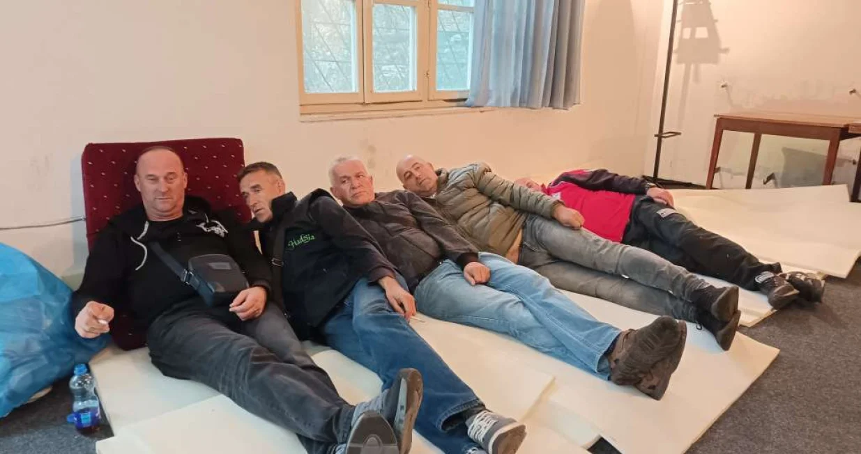 Sindikalni odbor RMU Zenica započeo &scaron;trajk glađu u Domu rudara/Fena