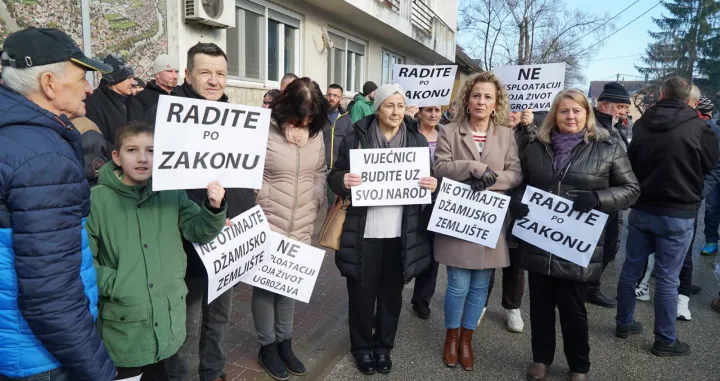 Protesti udruženja Život na uglju protiv eksploatacije mrkog uglja u Kamengradu/