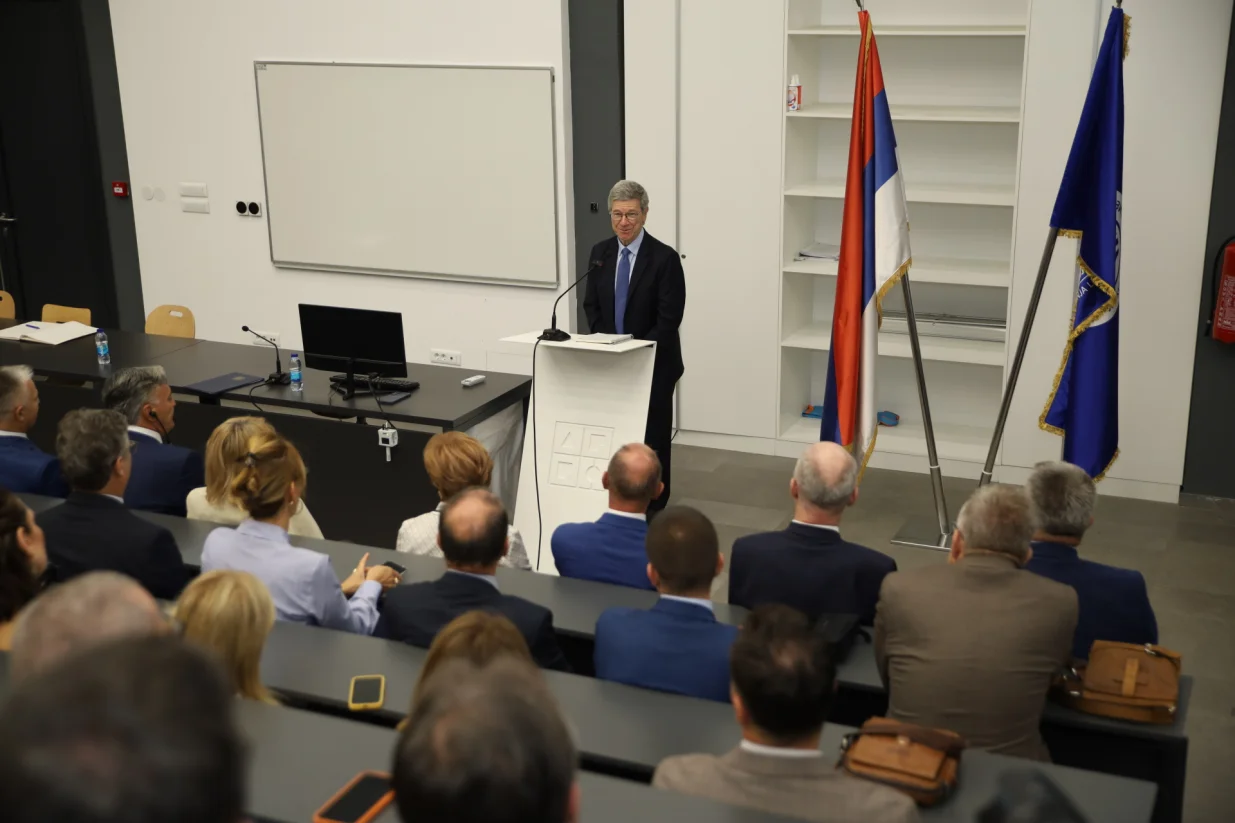  profesor Kolumbija univerziteta Džefri Saks dobio priznanje u Banjaluci/Ognjen Sargic