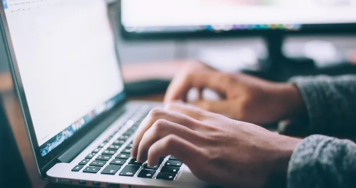 Budite oprezni kome se obraćate putem interneta/ Ilustracija - Unsplash/