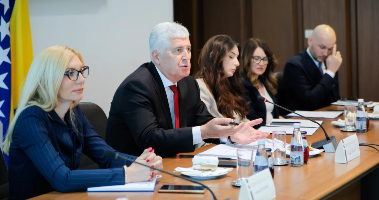 Kafa sa Čovićem: preuzimanje predsjedavajućeg/Damir Deljo