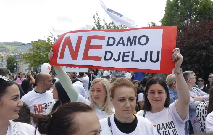 Protest upozorenja Sindikata radnika trgovine i uslužnih djelatnosti BiH zbog najave uvođenja radnih nedjelja/Senad Gubelić
