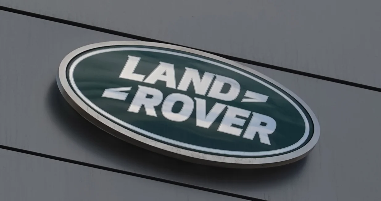 epa09828787 A view of the logo of Land Rover at a car show room in Moscow Russia, 16 March 2022. On 24 February Russian troops had entered Ukrainian territory in what the Russian president declared a 'special military operation', resulting in fighting and destruction in the country, a huge flow of refugees, and multiple sanctions against Russia. As the result of sanctions imposed by the West on Russia, a number of automakers, including Volvo, BMW, Jaguar, Land Rover, Mercedes-Benz, Toyota, Mazda and others, have announced the suspension or limitation of their business in Russia, which had a significant impact on the Russian car market. EPA/MAXIM SHIPENKOV/Maxim Shipenkov